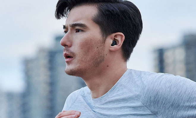 Sportler mit Im-Ohr-Hörgeräten
